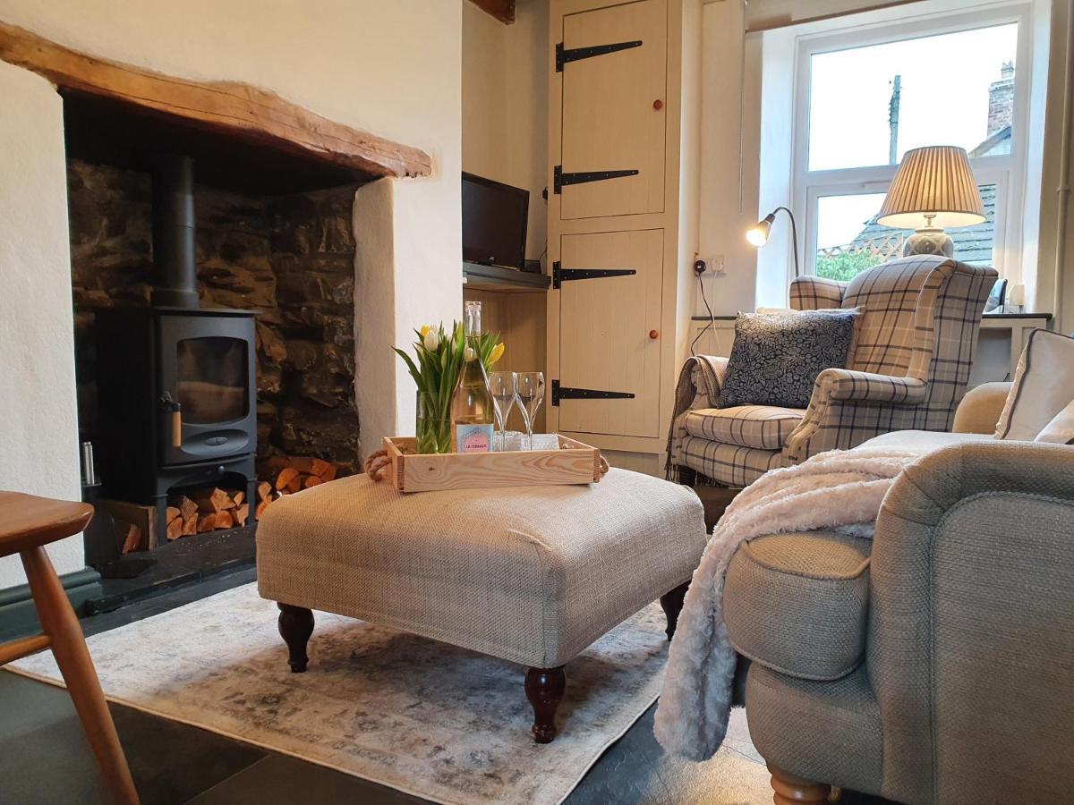 Cosy Cottage In Heart Of Llangollen Exterior photo