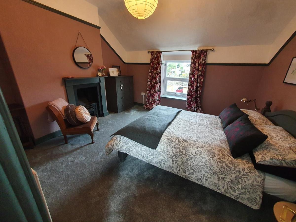 Cosy Cottage In Heart Of Llangollen Exterior photo