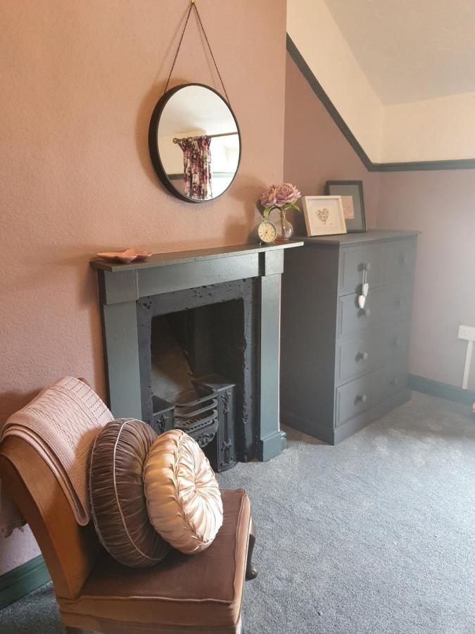 Cosy Cottage In Heart Of Llangollen Exterior photo