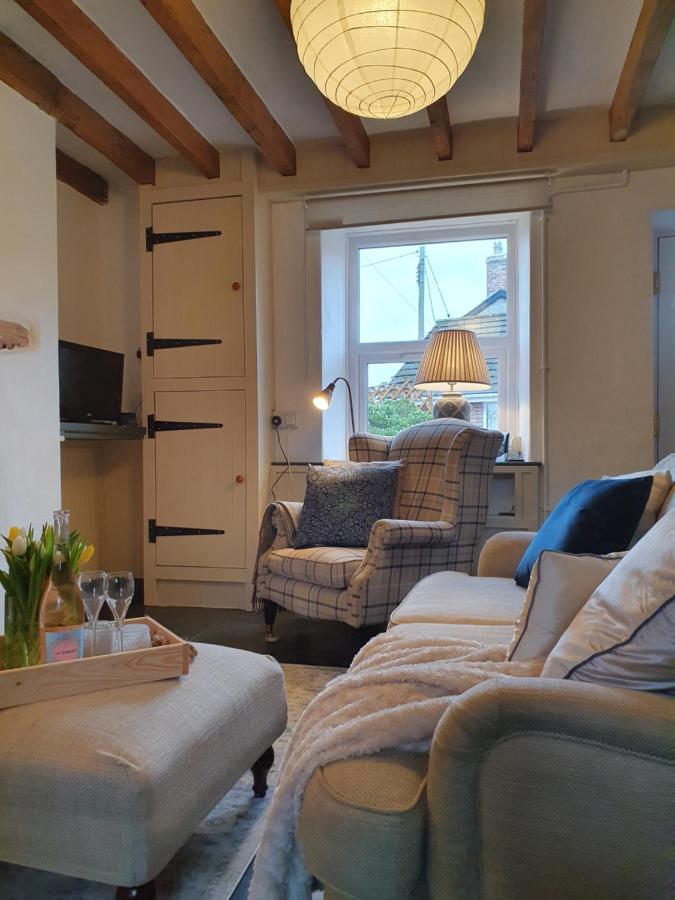 Cosy Cottage In Heart Of Llangollen Exterior photo