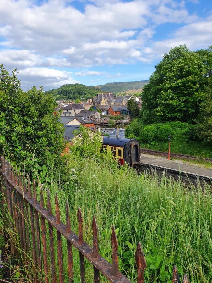 Cosy Cottage In Heart Of Llangollen Exterior photo