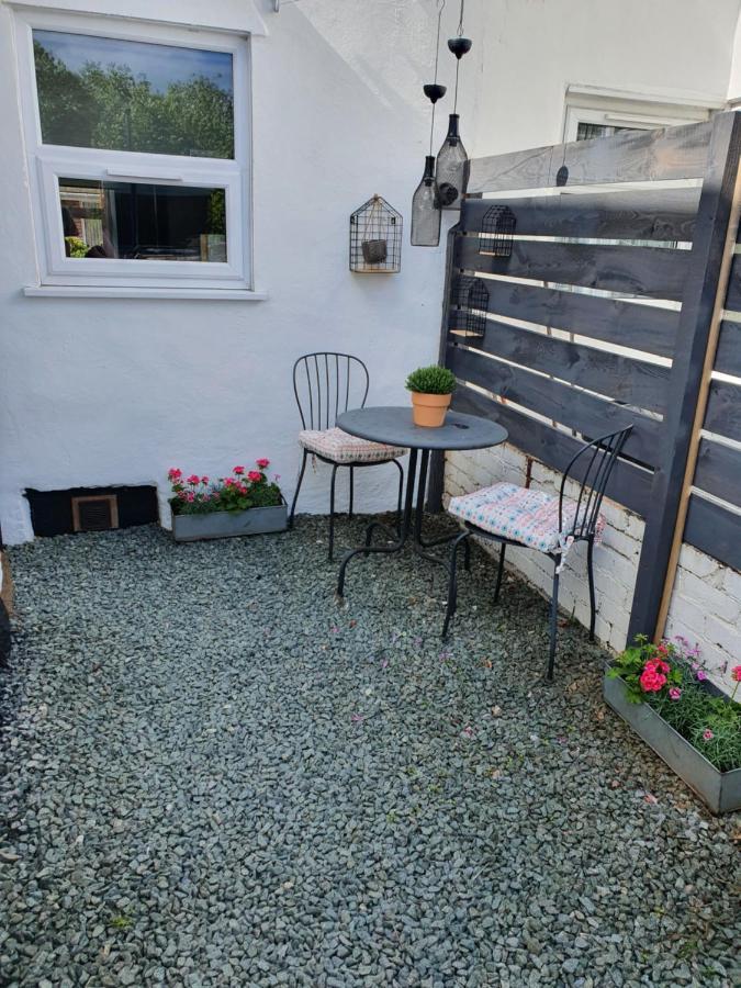 Cosy Cottage In Heart Of Llangollen Exterior photo